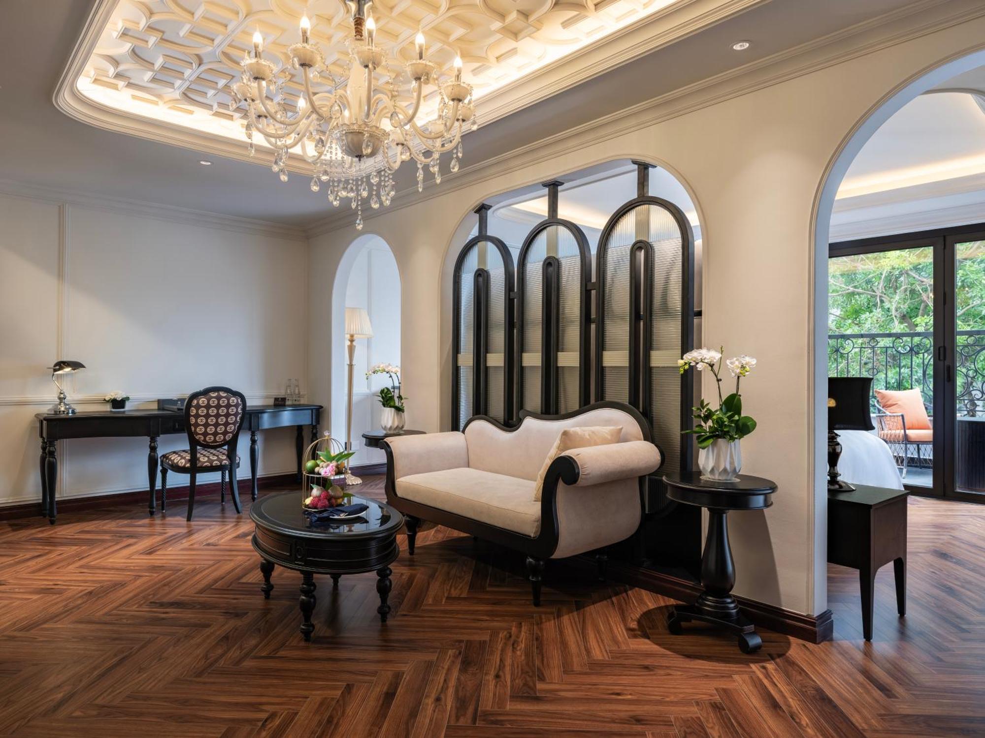 Grand Hotel Du Lac Ханой Экстерьер фото The living room of a suite at the Mandarin Oriental, Bangkok