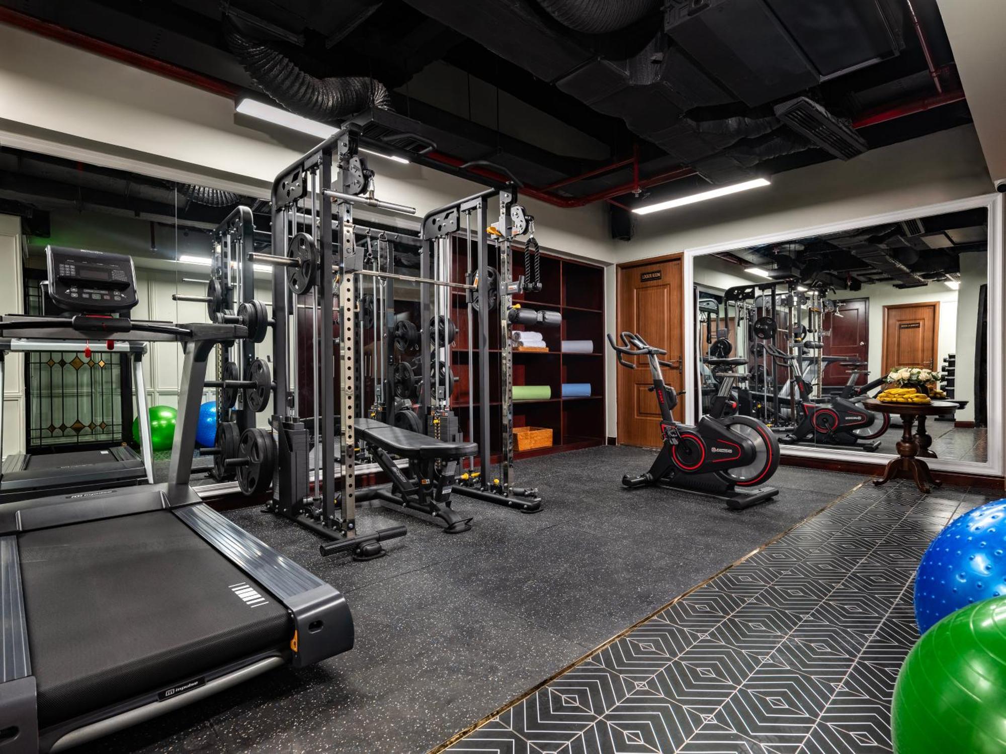 Grand Hotel Du Lac Ханой Экстерьер фото The gym at the hotel