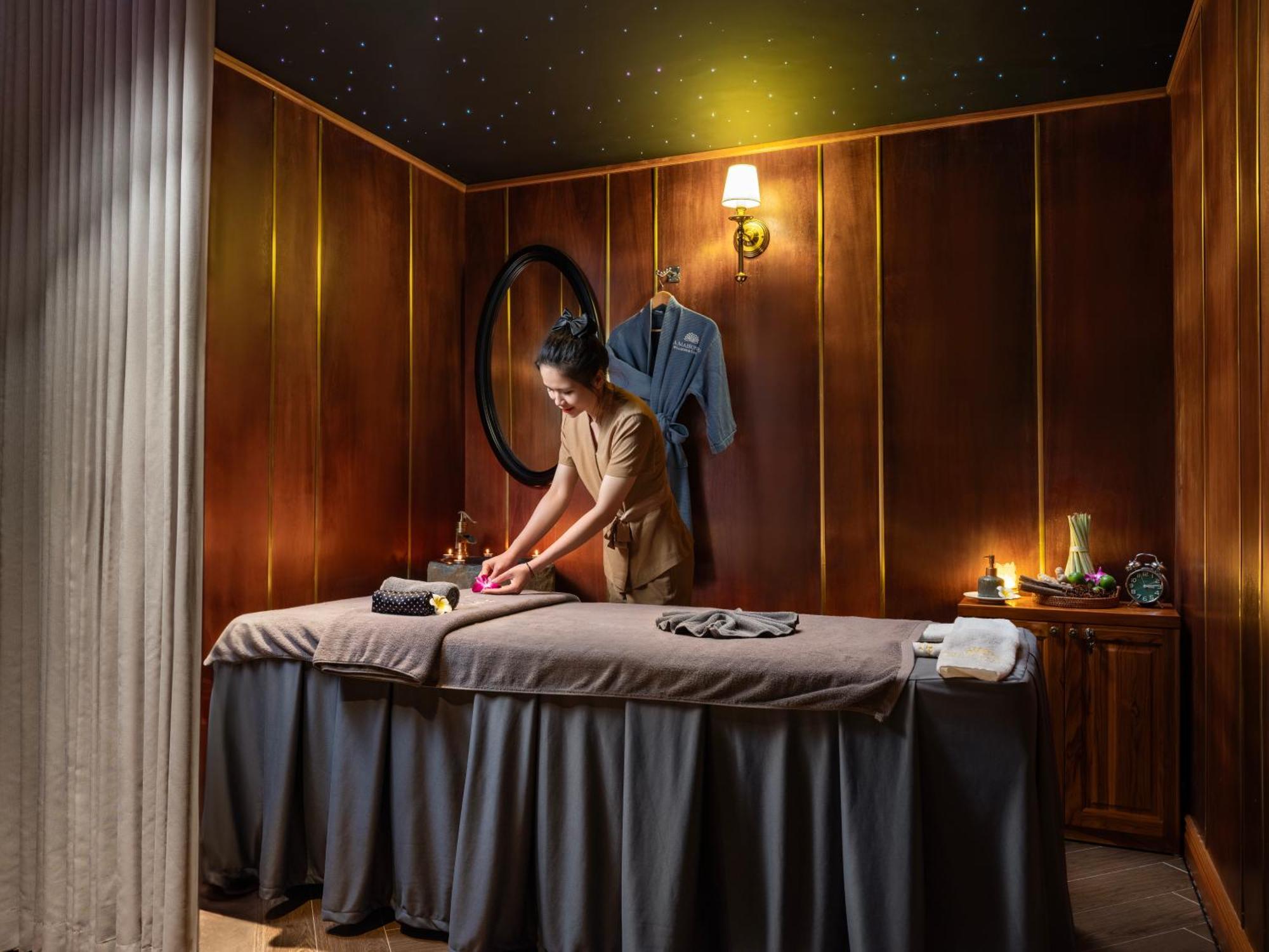 Grand Hotel Du Lac Ханой Экстерьер фото Thai massage