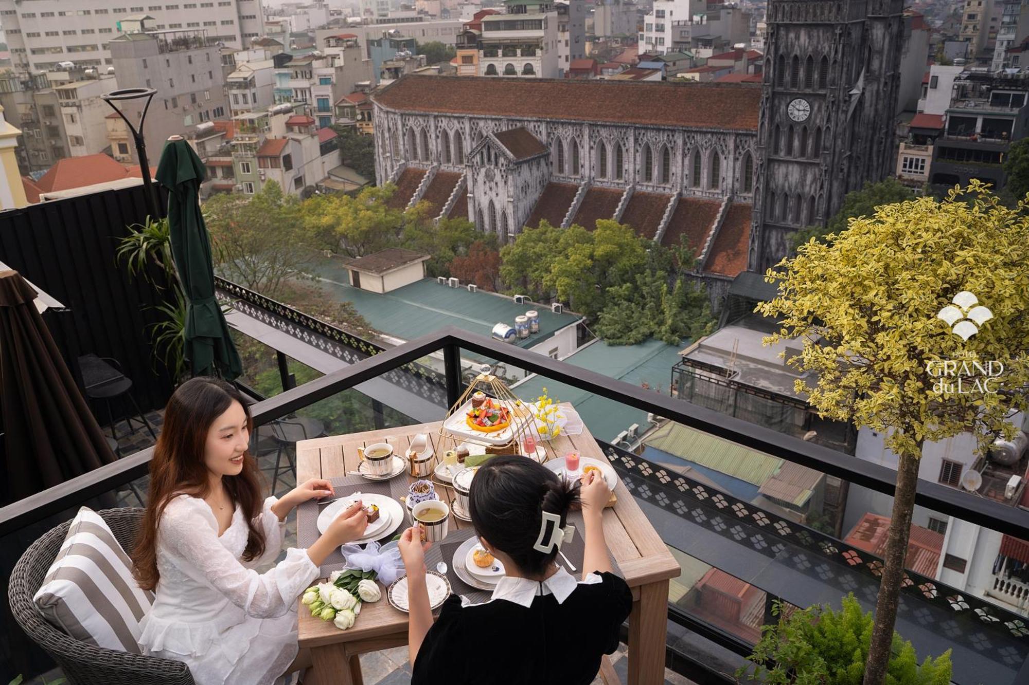 Grand Hotel Du Lac Ханой Экстерьер фото The view of the Saigon River from the rooftop bar
