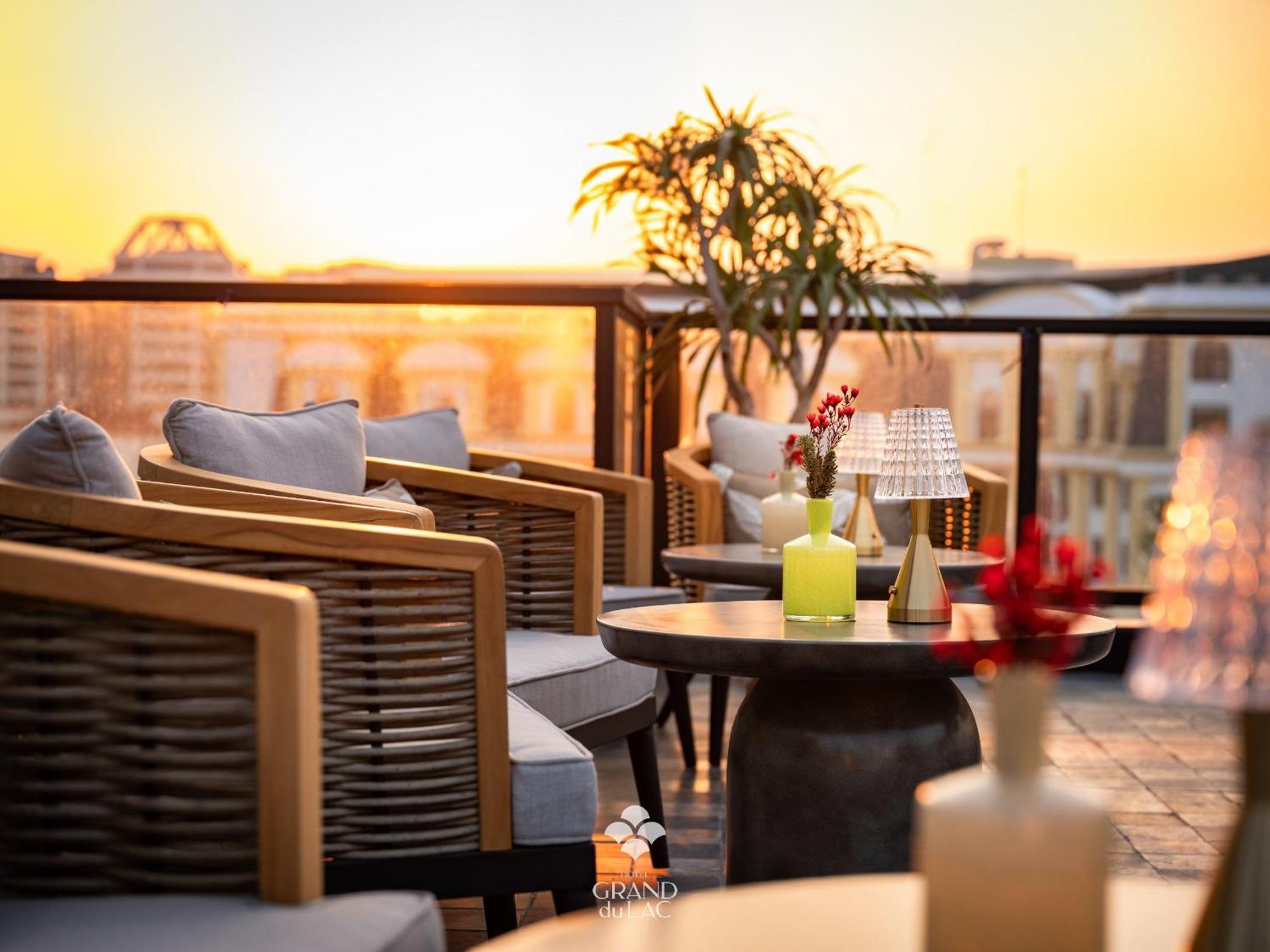 Grand Hotel Du Lac Ханой Экстерьер фото The Terrace at the Hotel