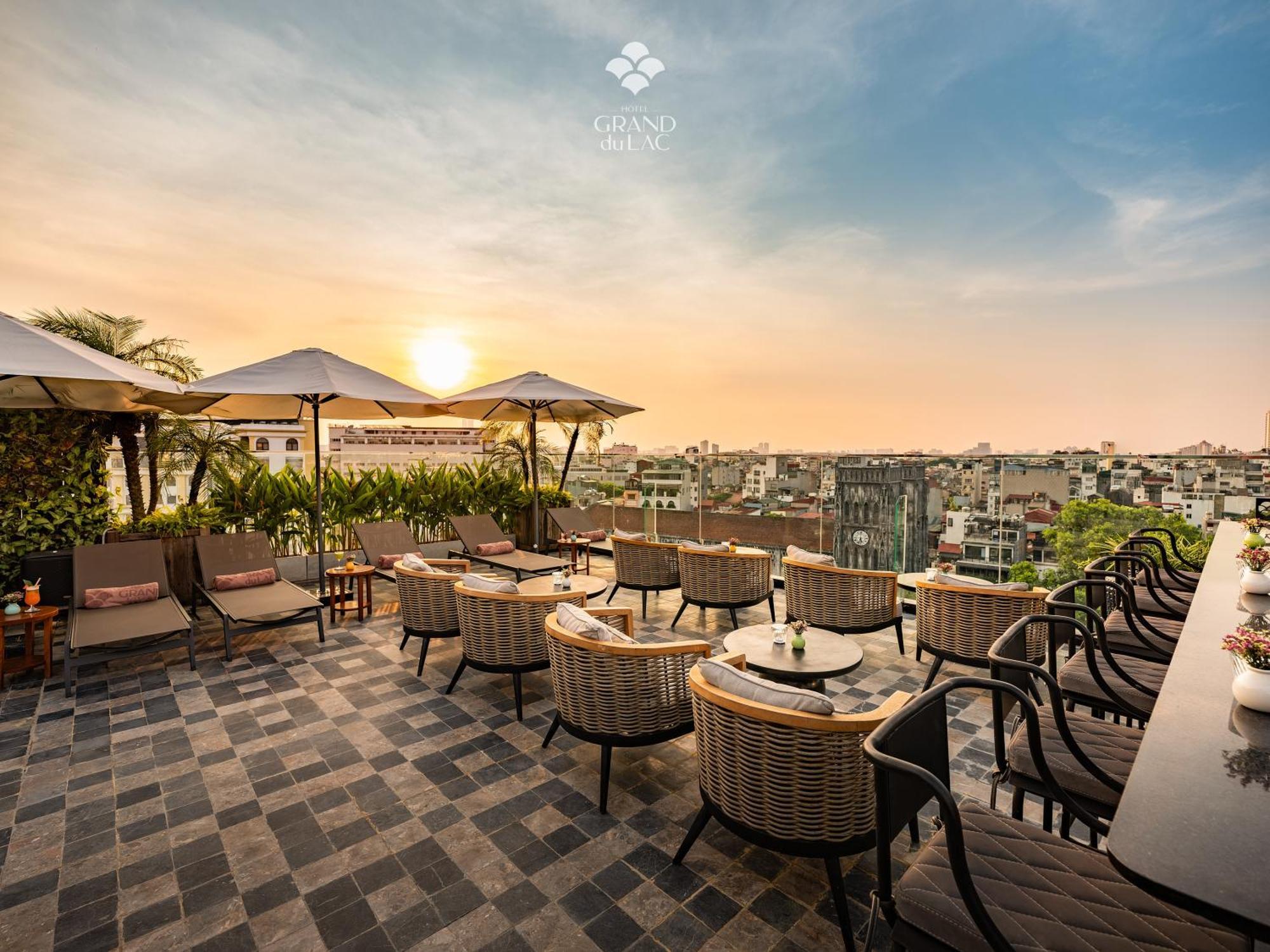 Grand Hotel Du Lac Ханой Экстерьер фото The 1980s rooftop bar